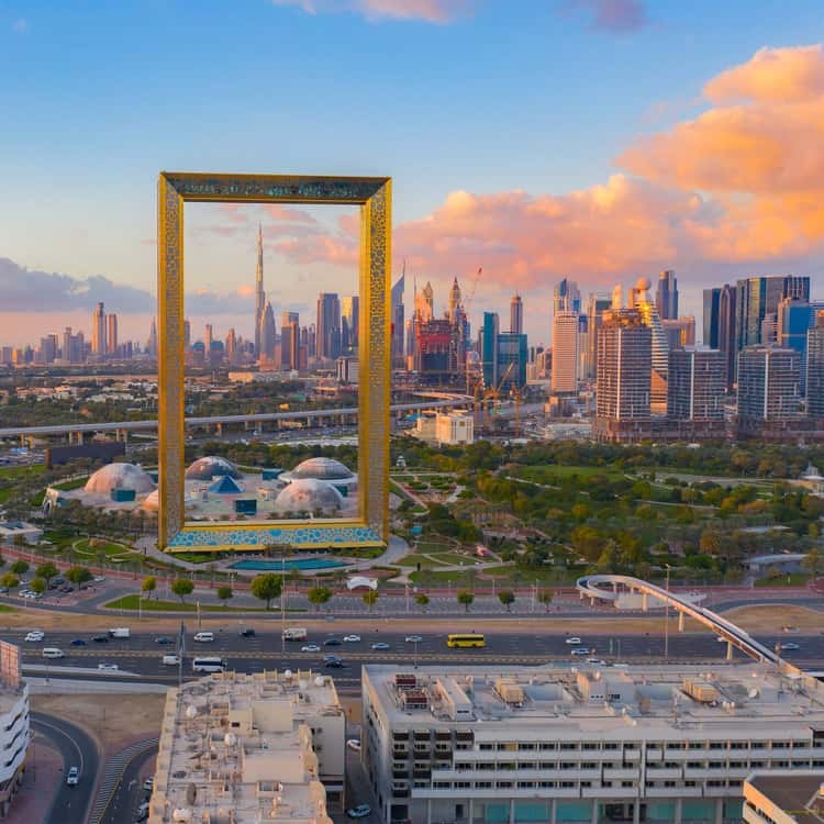Dubai Frame & Al Quoz Arts District: Culture & Design Private Tour