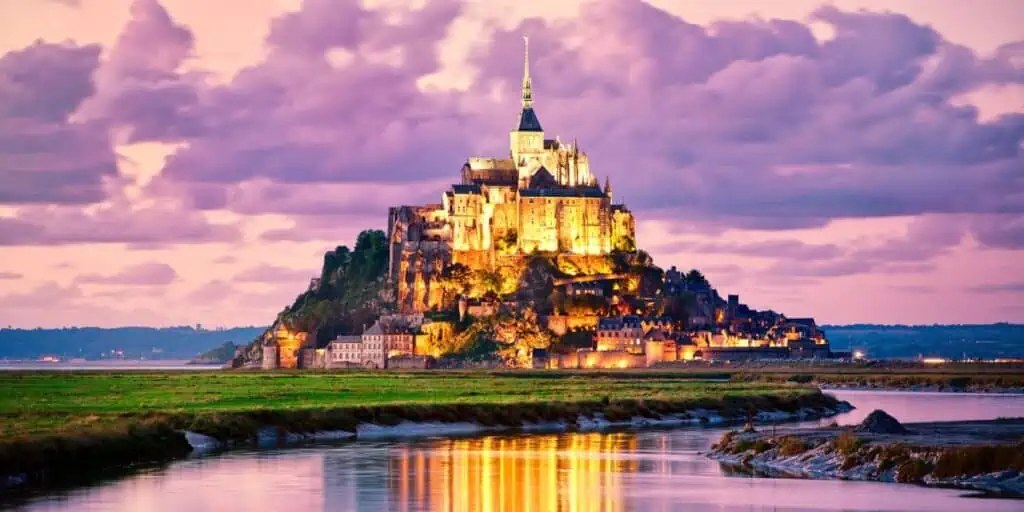 Landmark Highlights: Iconic Sites with a Private Expert