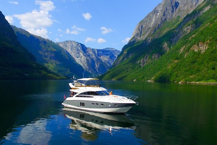 Iqheetly Fjord: Private Luxury Yacht & Marine Wildlife Expedition