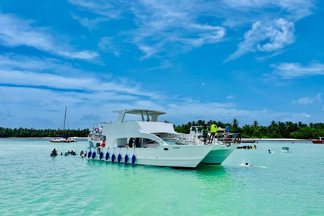 Private Catamaran Snorkel & Reef Safari at Adhdesxo