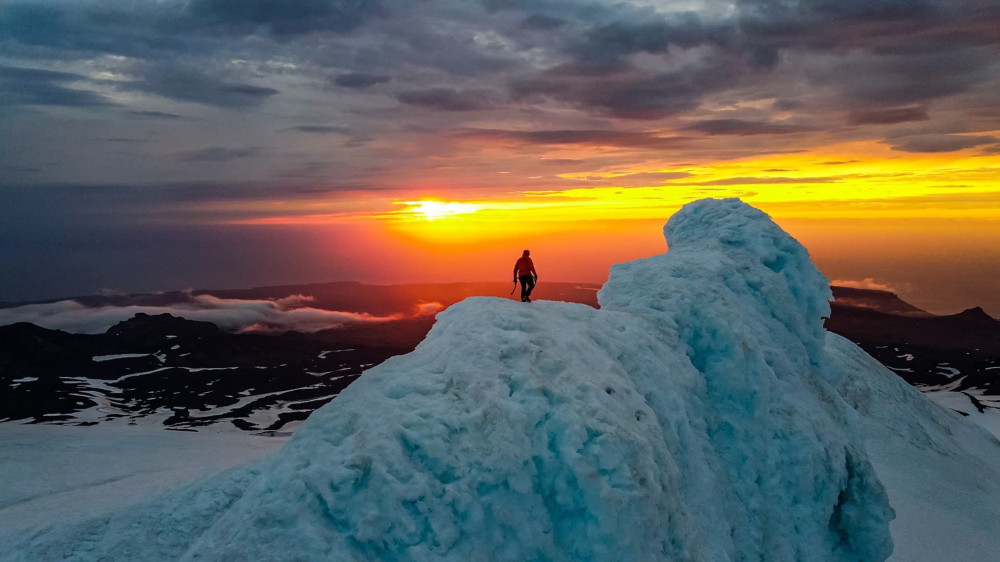 Midnight Sun Glacier Hike: Private Arctic Wilderness Trek