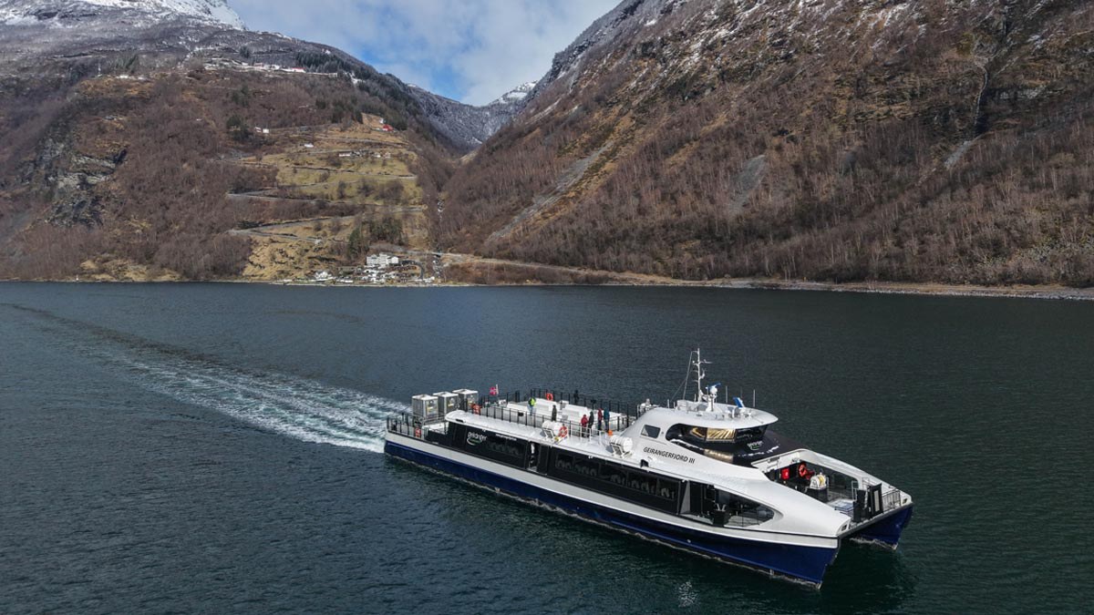 Geiranger Silent Fjord Electric Boat Cruise: 2-Hour Immersion