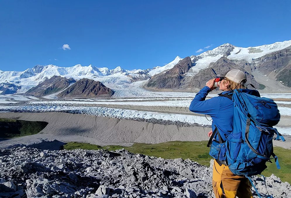 Arctic Tundra Hike to Collinson Head: Dramatic Coastal Panoramas