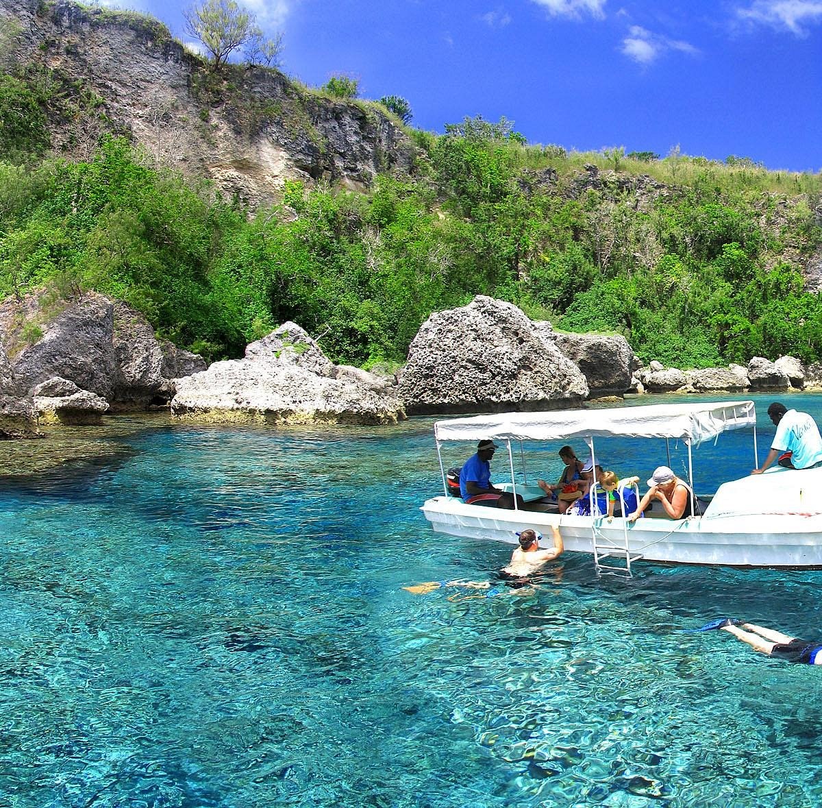 Lelepa Island: Full-Day Snorkel, WWII Relics & Sacred Cave