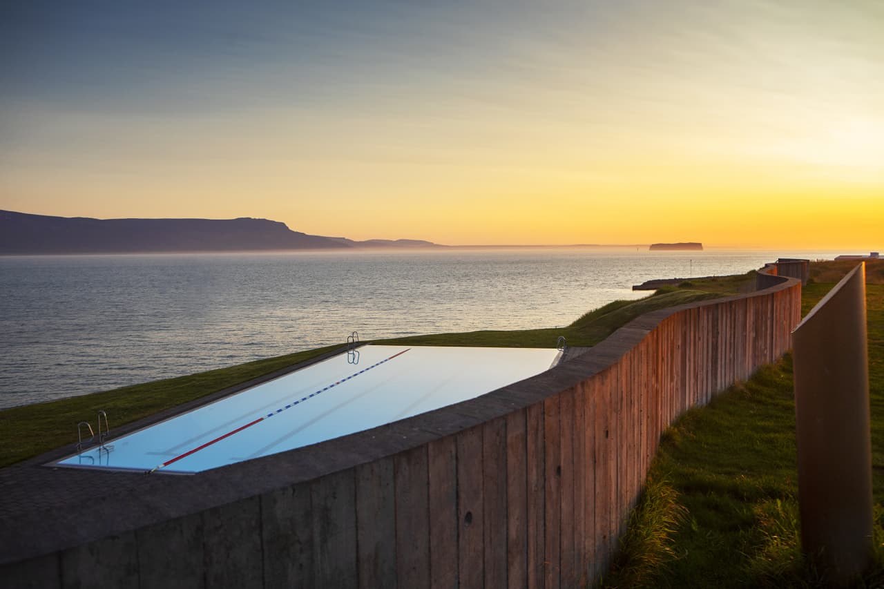 Hofsós Infinity Pool: The World's Most Scenic Geothermal Swim