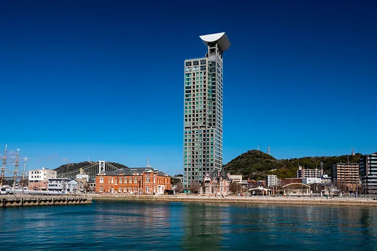 Mojiko Retro Observation Gallery: 103m Panorama of the Kanmon Straits