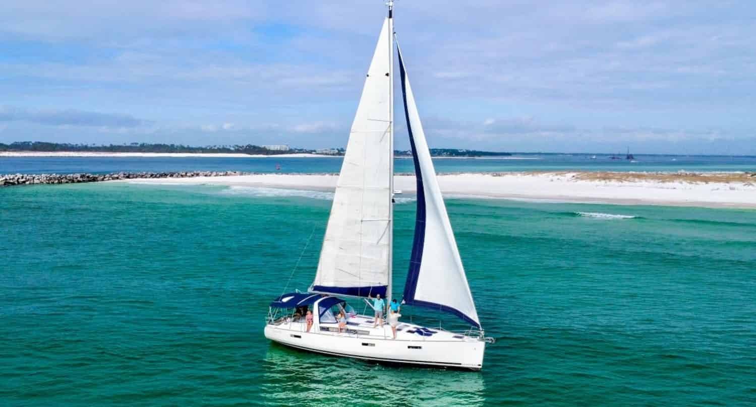 Private Half-Day Dhow Sailing & Snorkel on Turquoise Waters