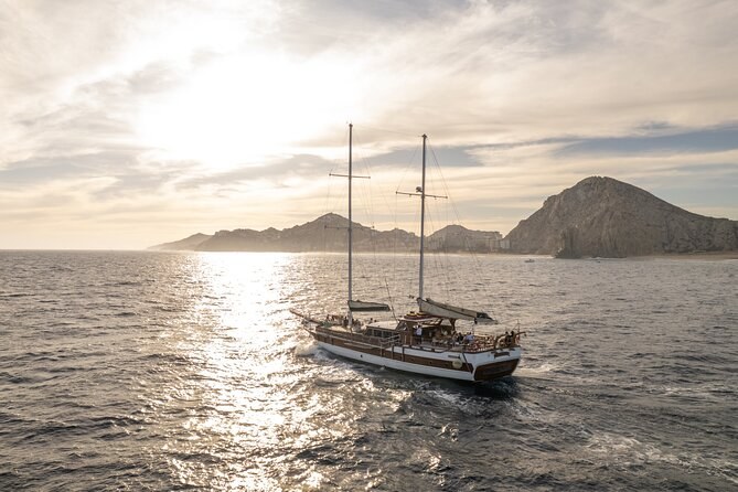 Gynnufrq Panoramic Sunset Sail: Private Luxury Yacht & Chef's Mezze
