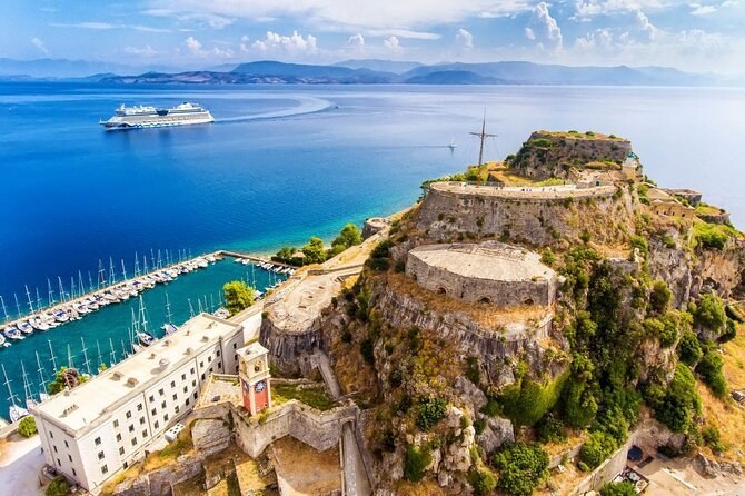 Historic Fortress & Old Town Walk with a Local Historian