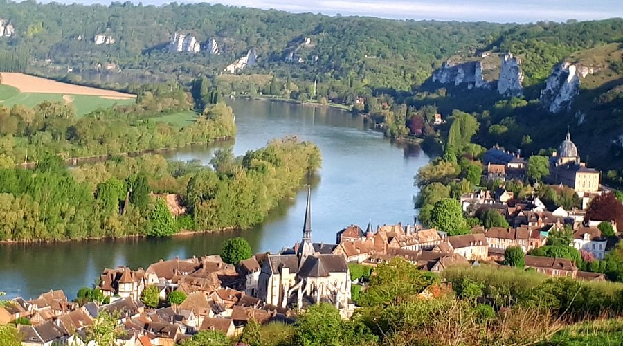 Scenic Seine Cliffs Kayak: Château Gaillard from the Water