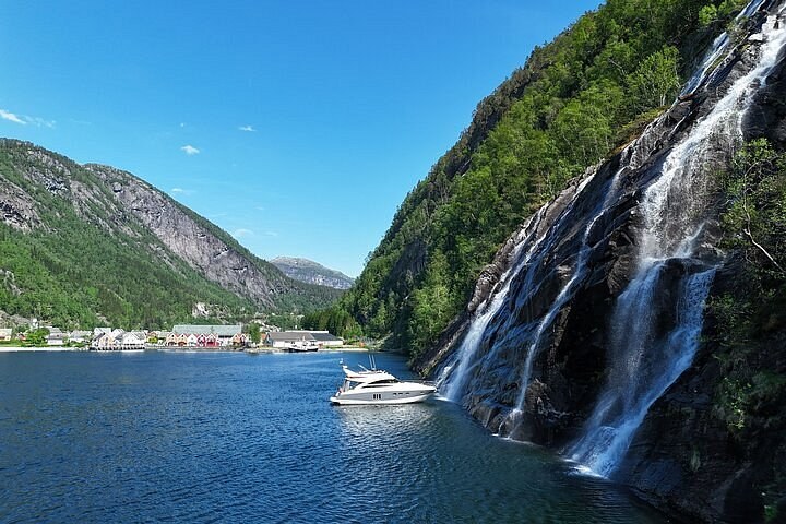 Private Fjord Sailing & Hidden Cove Discovery