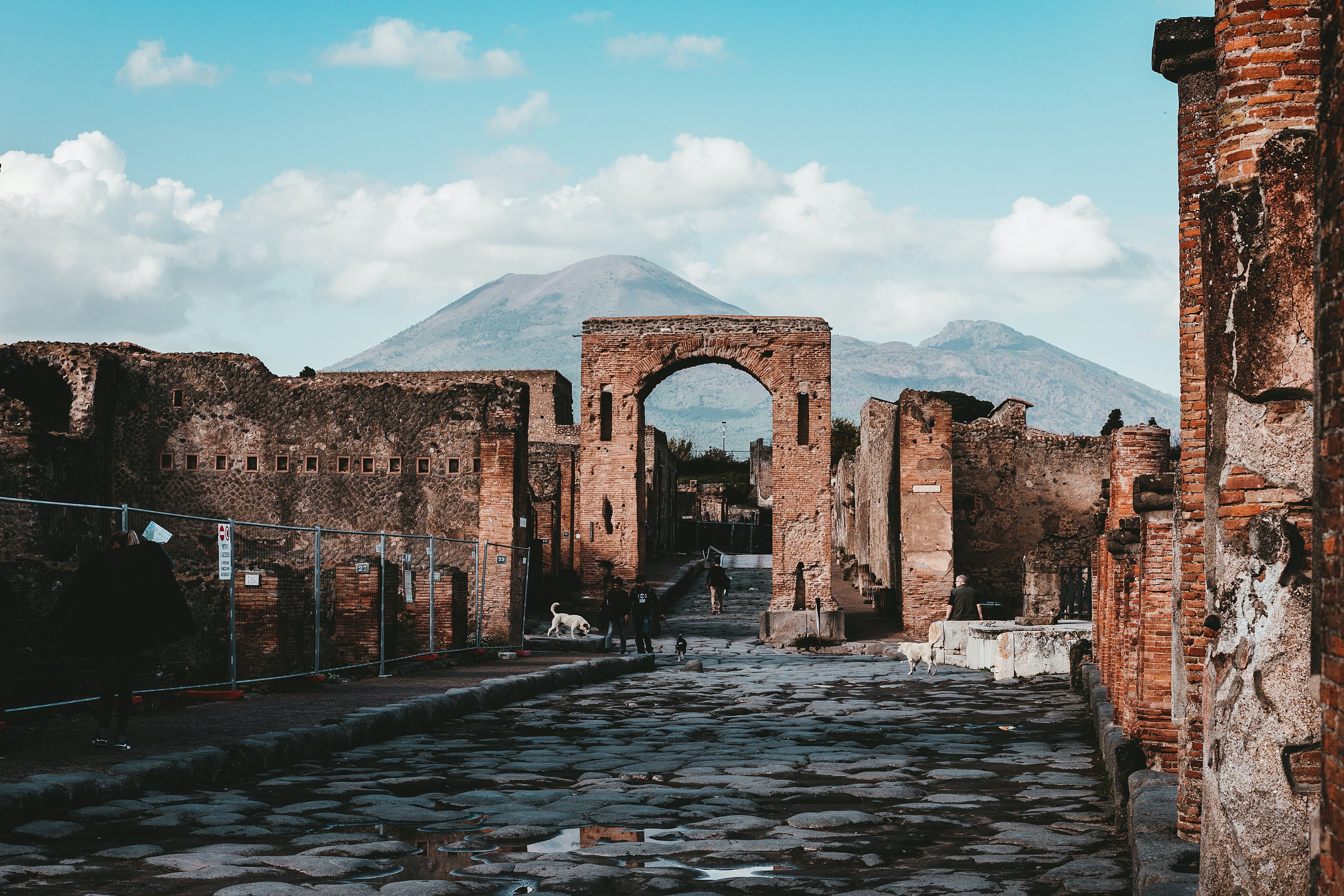 Pompeii Ruins with Archaeologist Private Guide