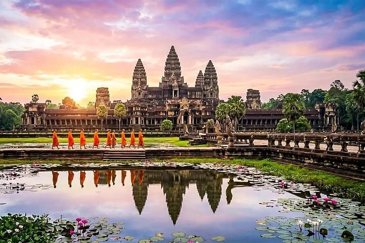 Private Sunrise Access, Angkor Wat with Scholar Guide