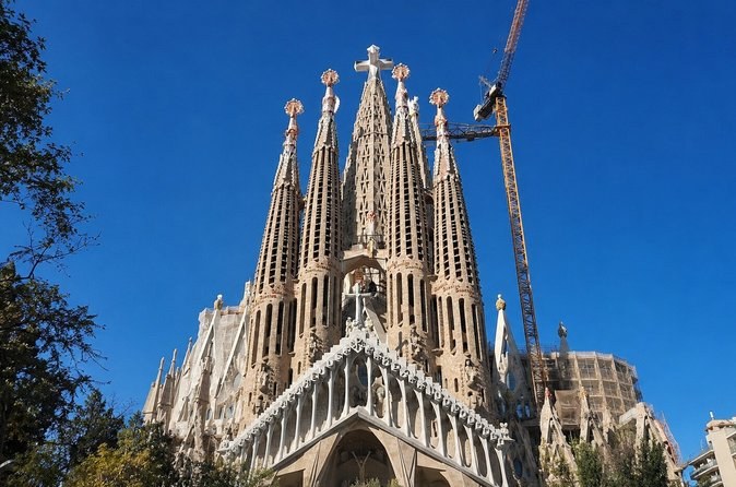 Sagrada Família: Gaudí's Basilica + Tower Climb, Skip-Line