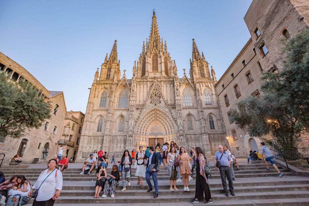 Private Gothic Quarter & Tapas Walk with Local Historian
