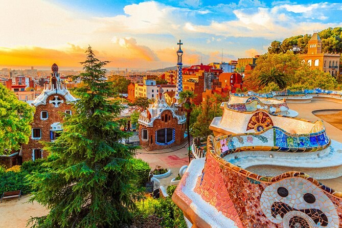 Park Güell: Skip-the-Line Mosaic Terrace Sunrise Visit